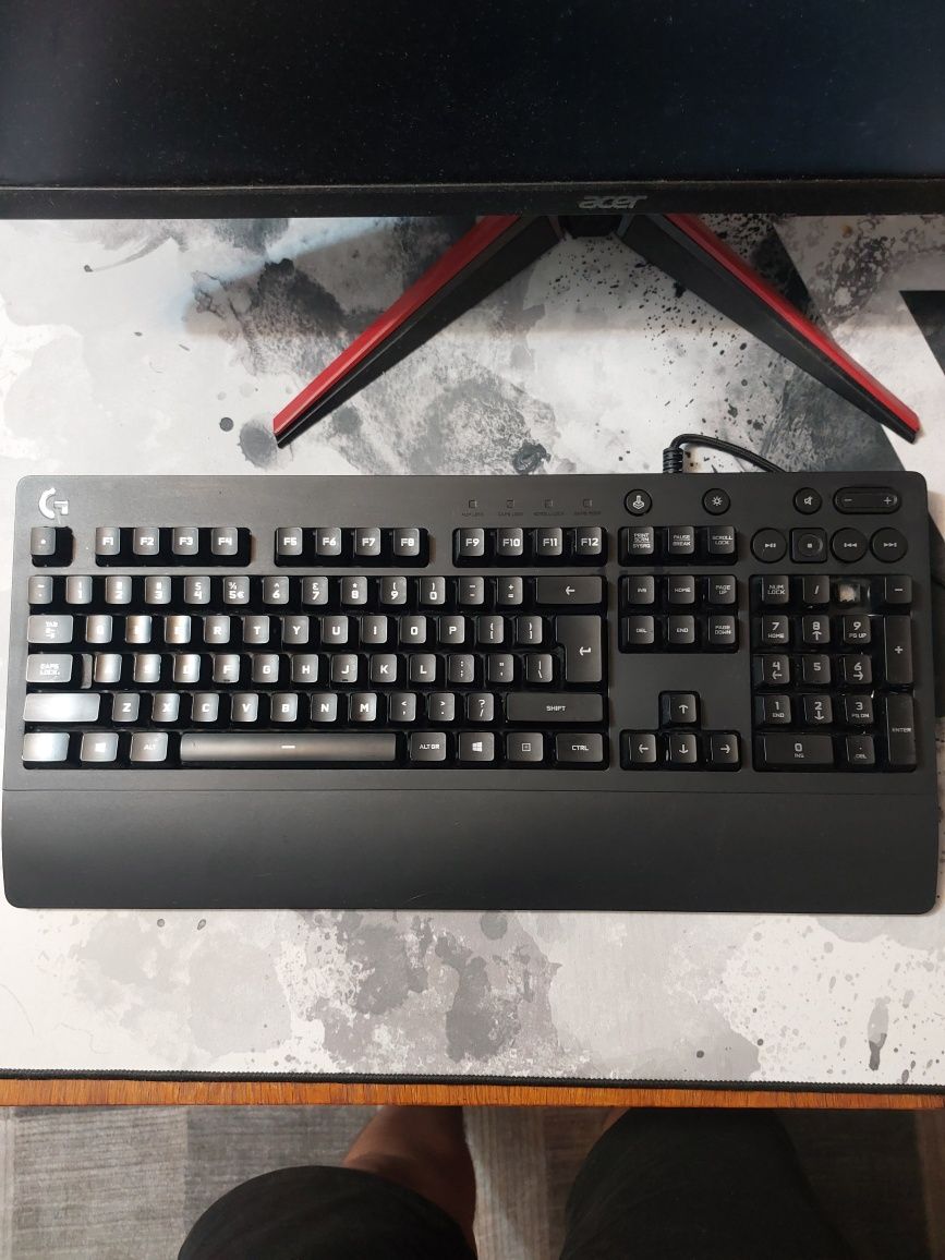 Клавиатура Logitech g213
