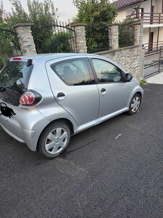 Vand TOYOTA AYGO Benzina