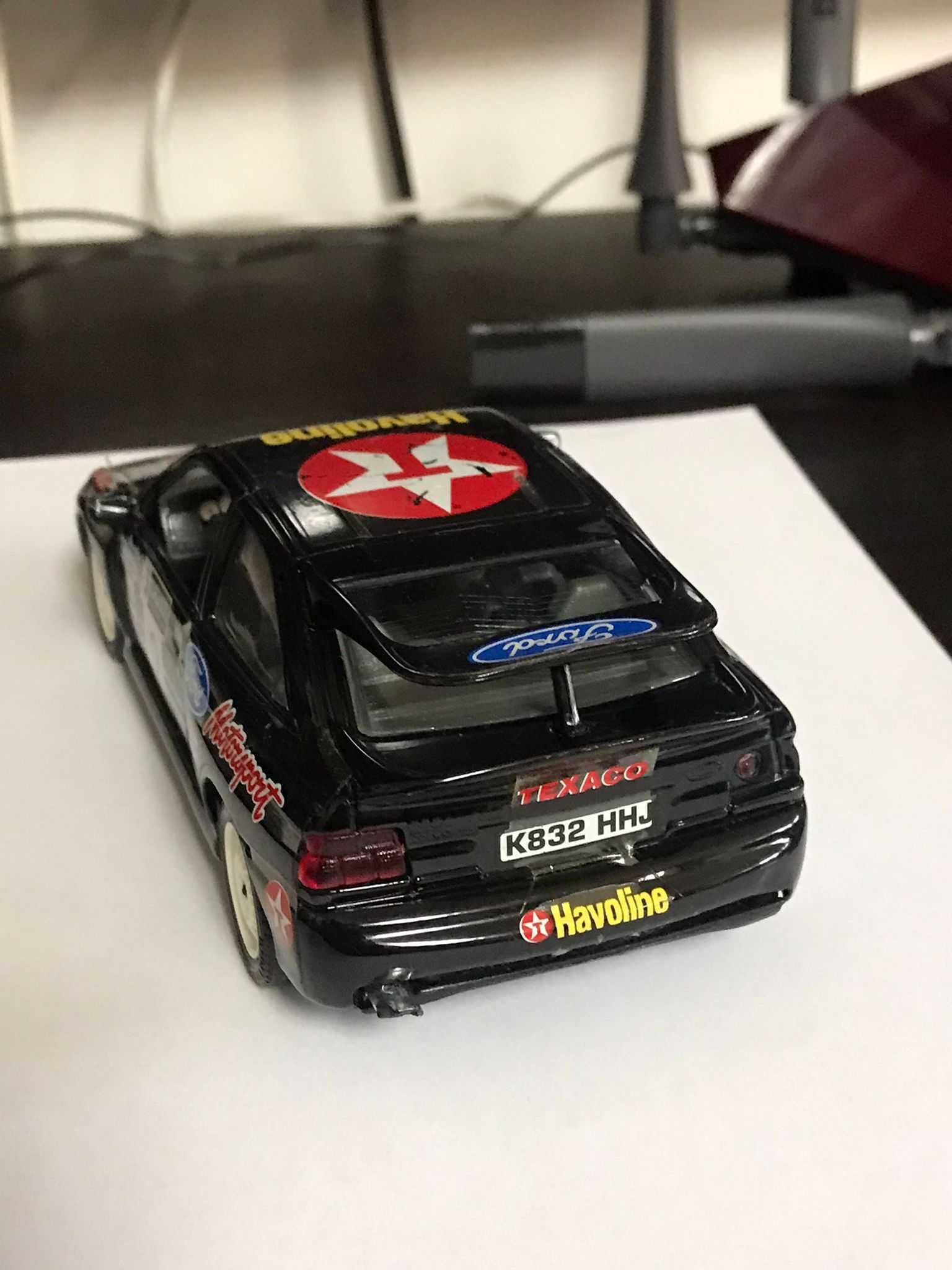 Macheta Ford Escort RS Cosworth 1/24 Burago