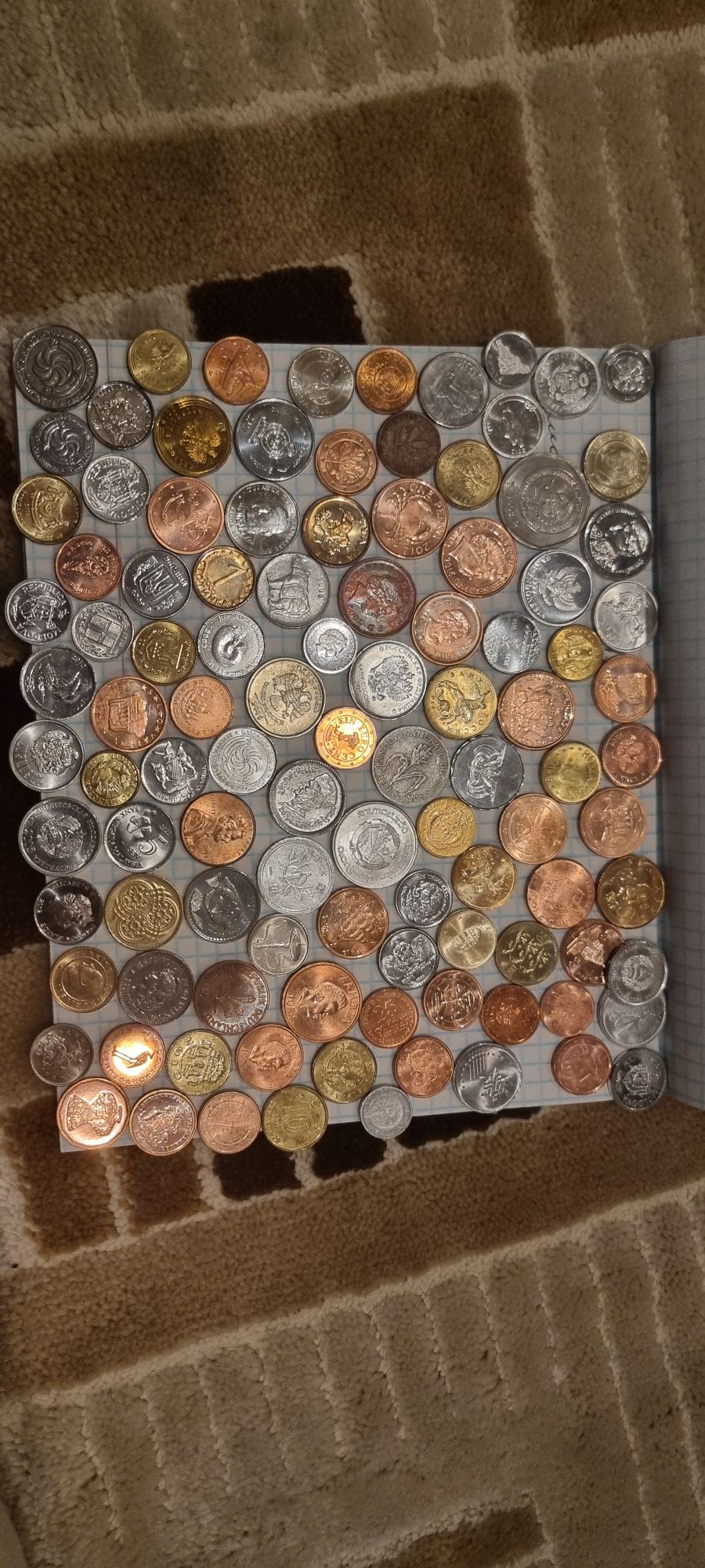 Продажа монет из разных стран мира.
