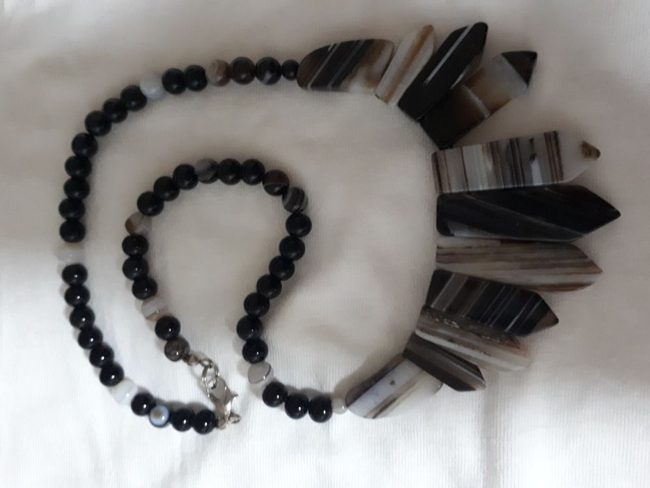 Продам колье из натурального камня