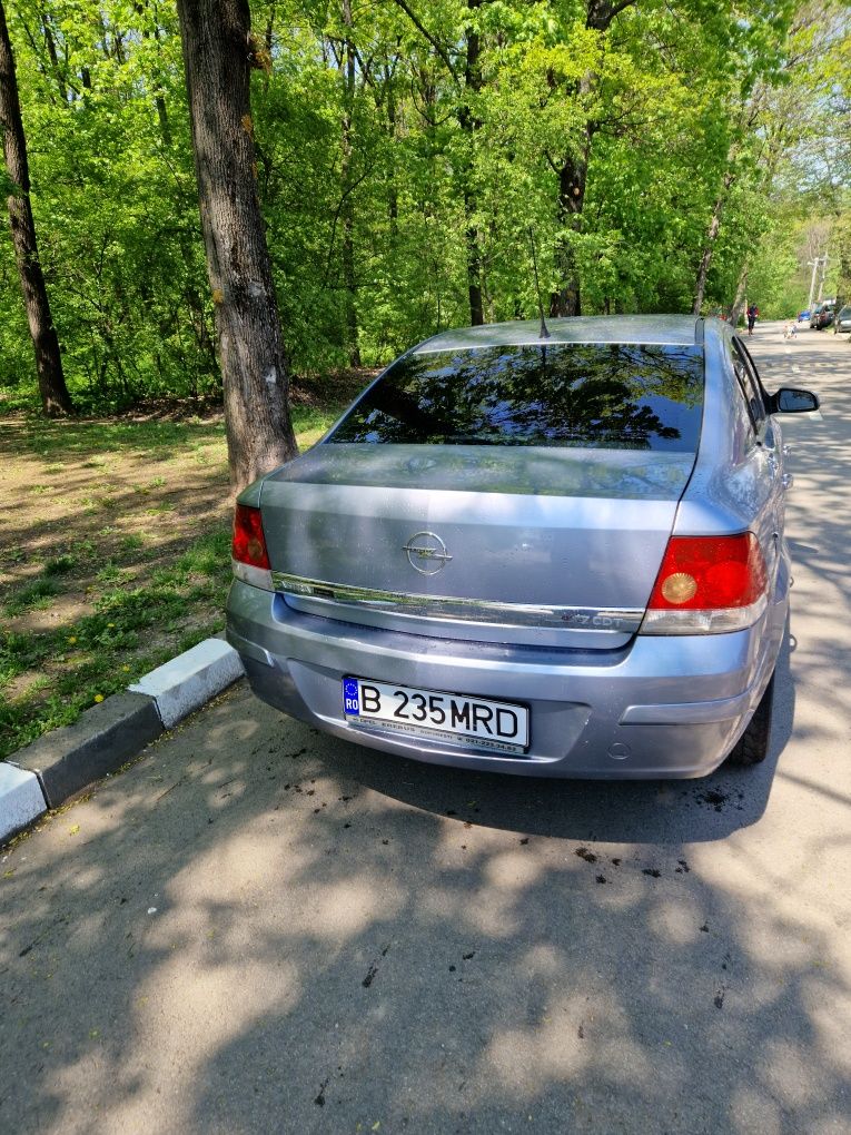 Vând Opel Astra H Sedan