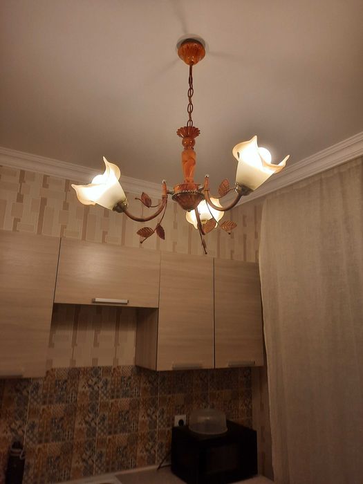 Люстры трехрожковые