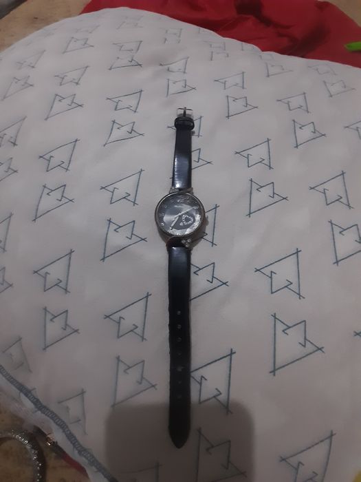 Soat va bilaguzuk sotaman