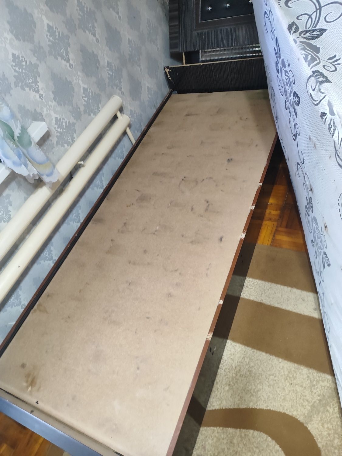 Продам кровать в нормальном сотосяние