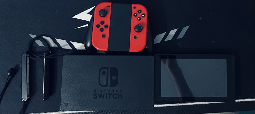 Nintendo Switch Super Mario edition червен