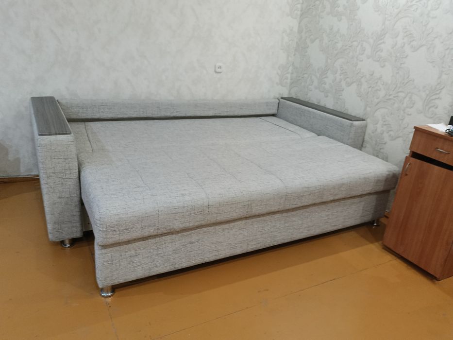 Продам диван б/у 2 года  в отличном  состоянии