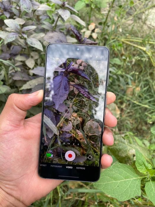 Samsung Galaxy S22 5G 
 Kor dok: yuq bularda bulmaydi
 Xotira: 256/8+8