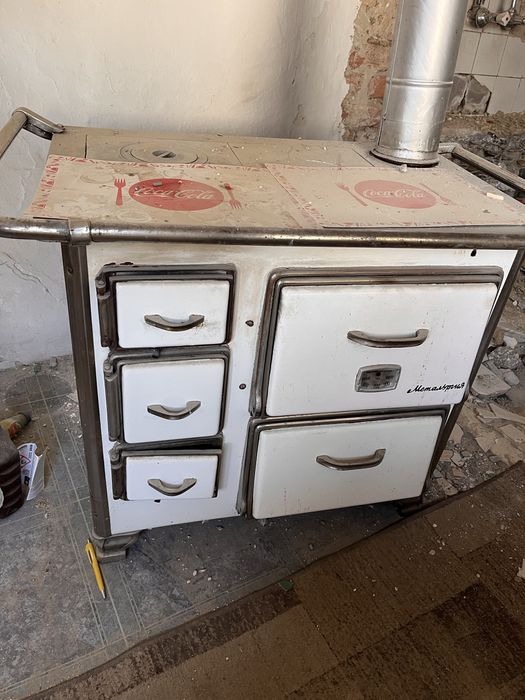 Стара готварска печка на дърва Металургия