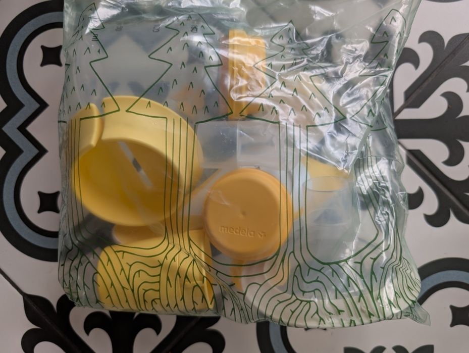 Помпа за кърма Medela с шише