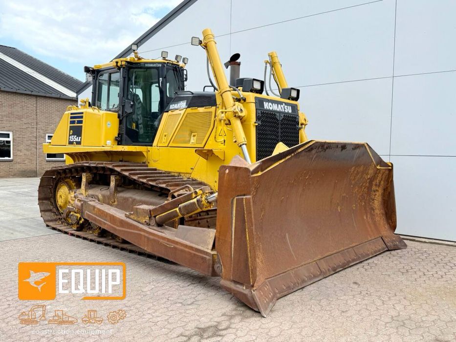 Komatsu D155AX-8 бульдозер