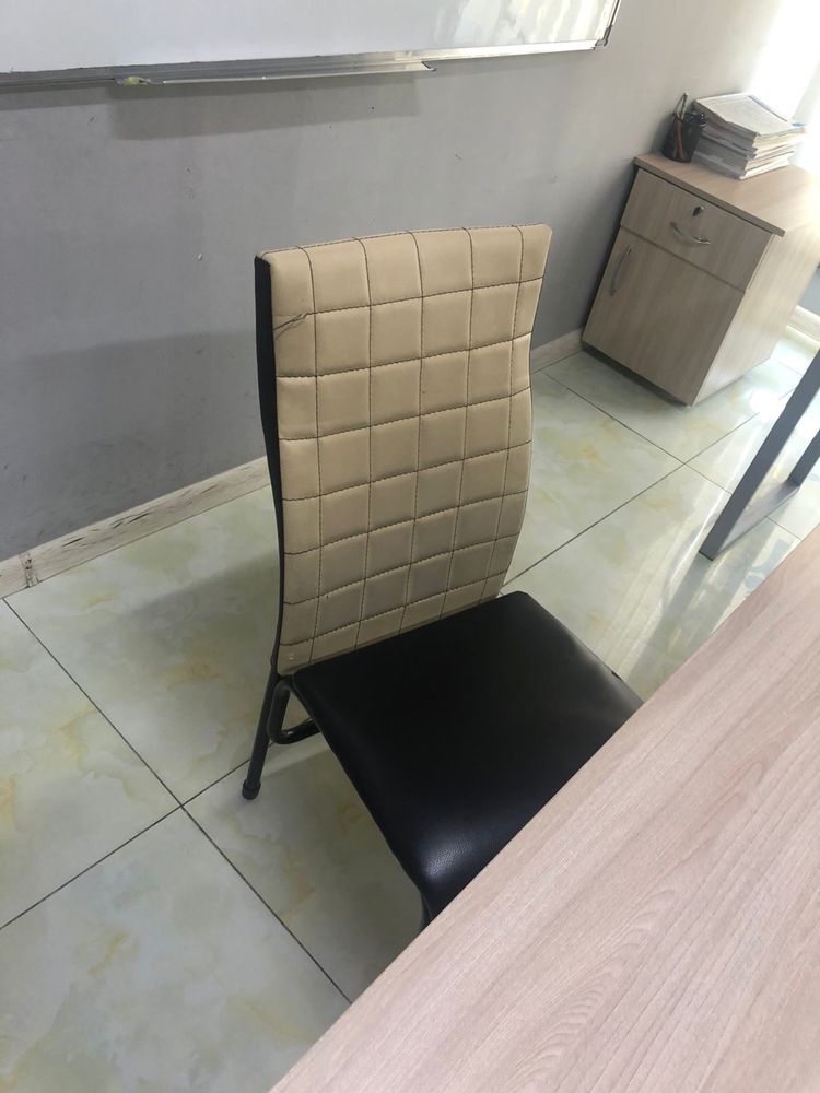 Стол и стулья для кабинета