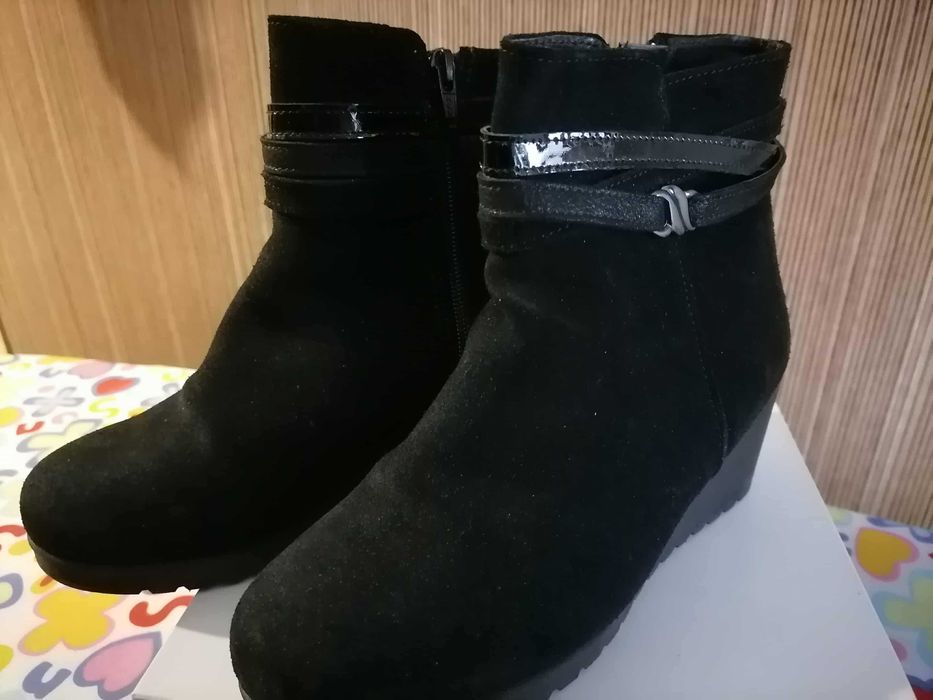 Дамски боти от естествен велур на платформа