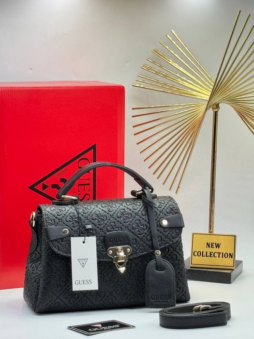 Geanta Guess noua !!! Dimensiuni 24/19 !!!