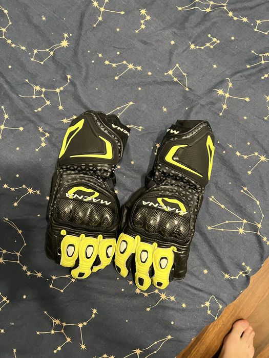 Costum moto piele Macna Voltage si manusi Macna Track R