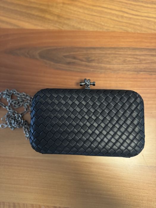 Дамски клъч по модел на Bottega Veneta