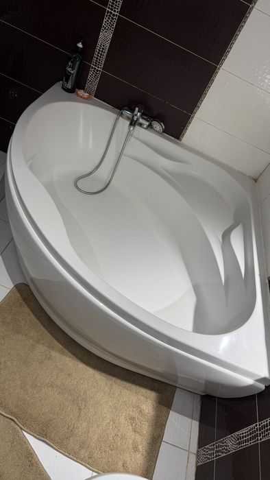 Продам ванну угловую