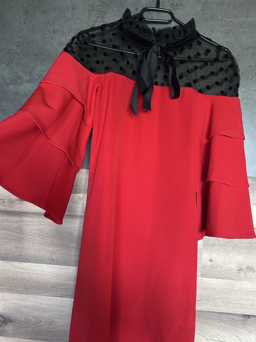 Rochie ocazie rosie cu plasa neagra