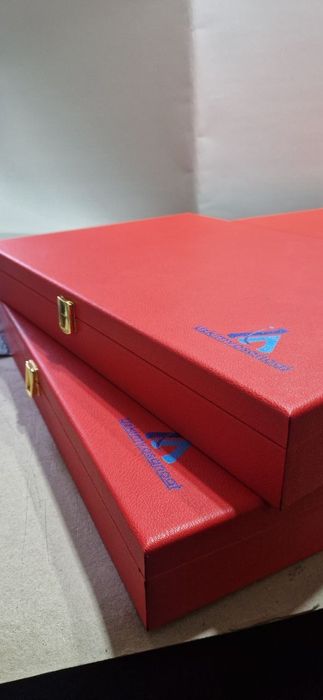 Premium futlyari na zakaz visokaya kachestva