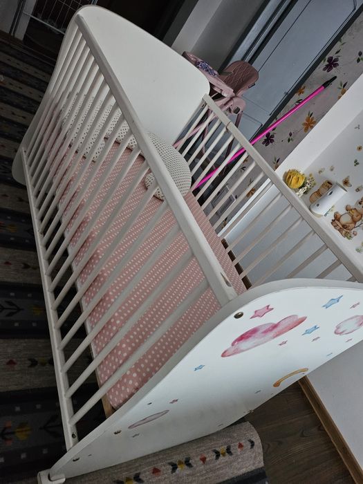 Vand pătuț pentru bebeluș