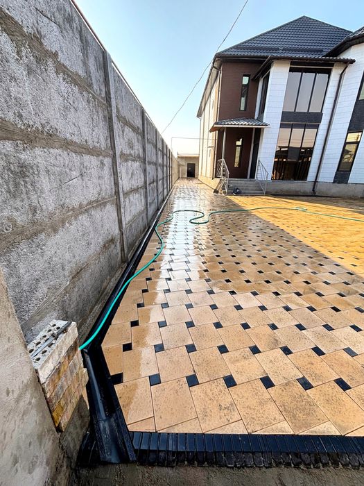 Укалдка брусчаткии установка бордюры