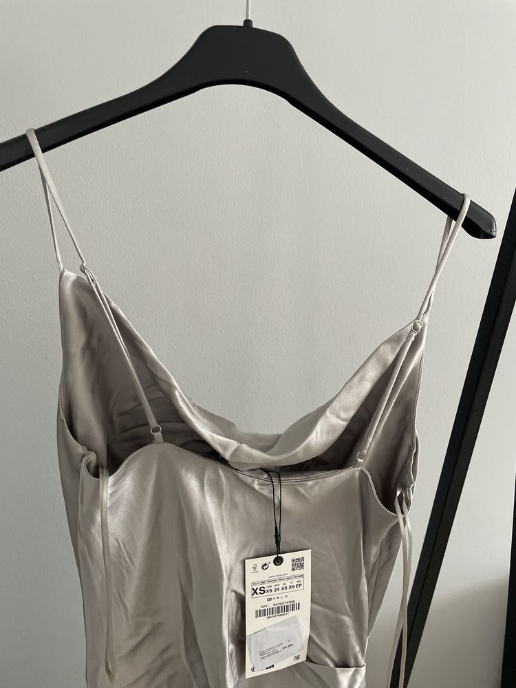 Сребриста сатенена рокля ZARA XS