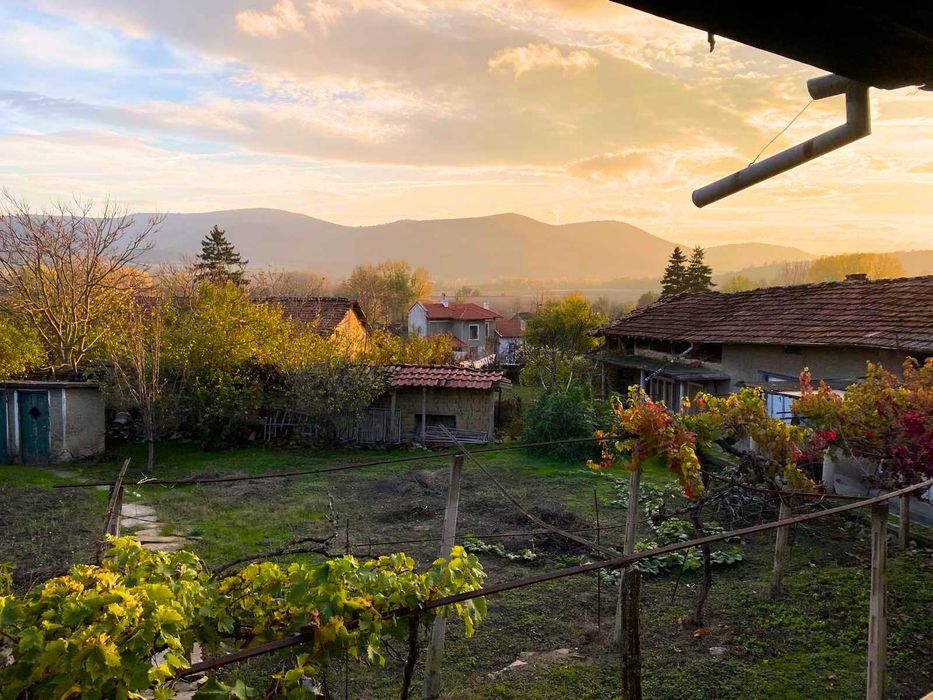 Продава КЪЩА, с. Янково, Шумен