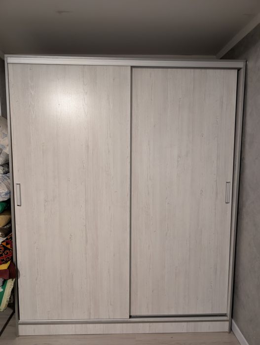 Шкаф-купе приятного цвета