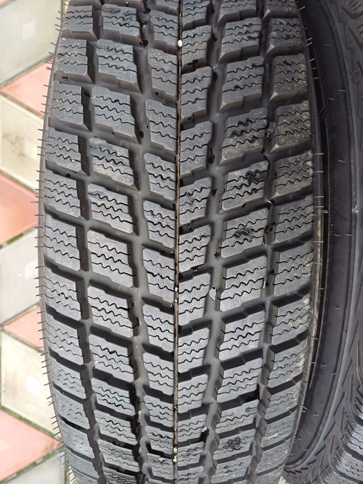 Vând 4 anvelope de iarna 215 70 r16 NEXEN ca și noi rulate max 500 km