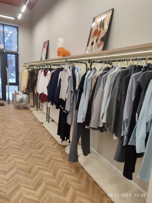 Рейлы с лдсп ,в магазин одежды.