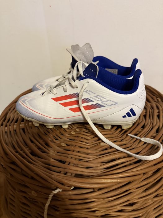 Ghete de fotbal marca Adidas
