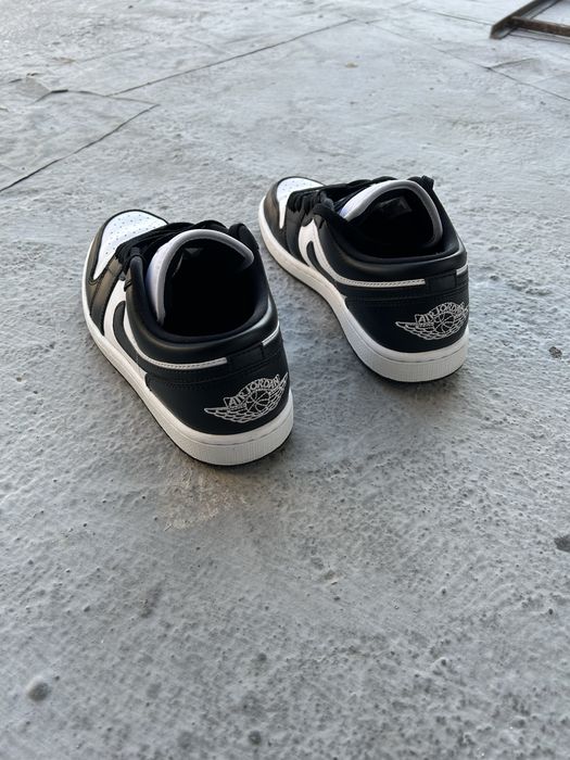 Nike jordan1 low black white
