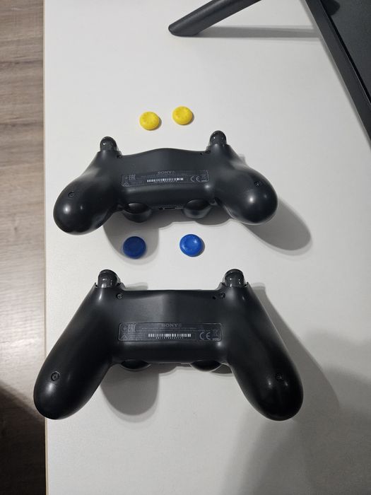 PS4 Playstation 4 Pro SSD 1 TB, MODAT 9.00, 2 controllere multe jocuri