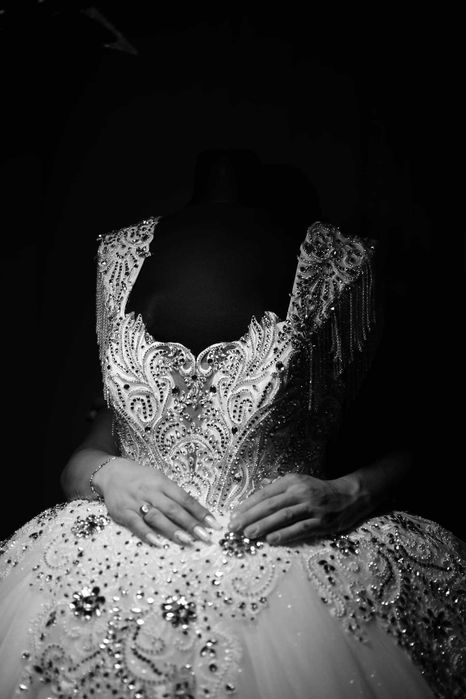 Vând rochie de mireasă stil prințesă cu pietre!