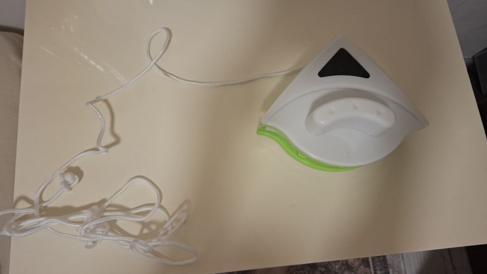 Уред за почистване на стъкла