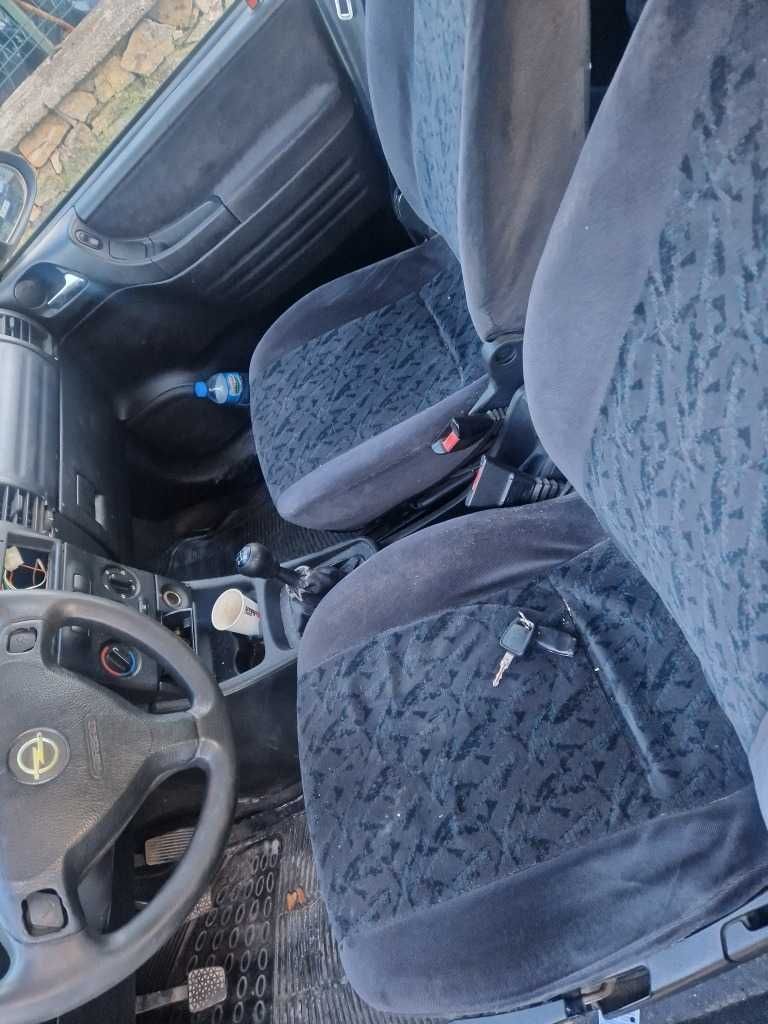 Opel Zafira 2.0dti ,теглич за части