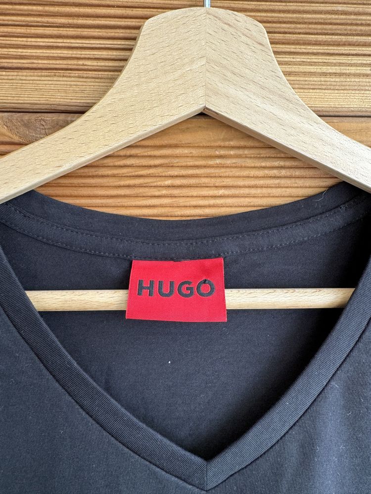 HUGO Тениска 'HUGO-V' черно