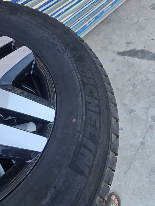 2 Броя 225/75/16C Michelin 7,8mm