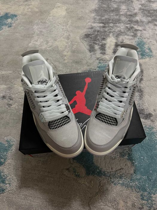 Jordan Retro 4 Frozen Moments