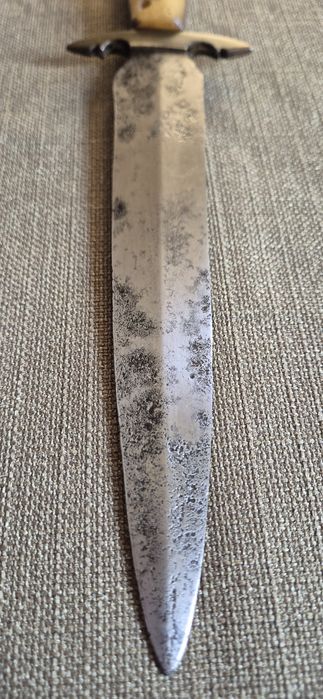 Много стара кама , нож.