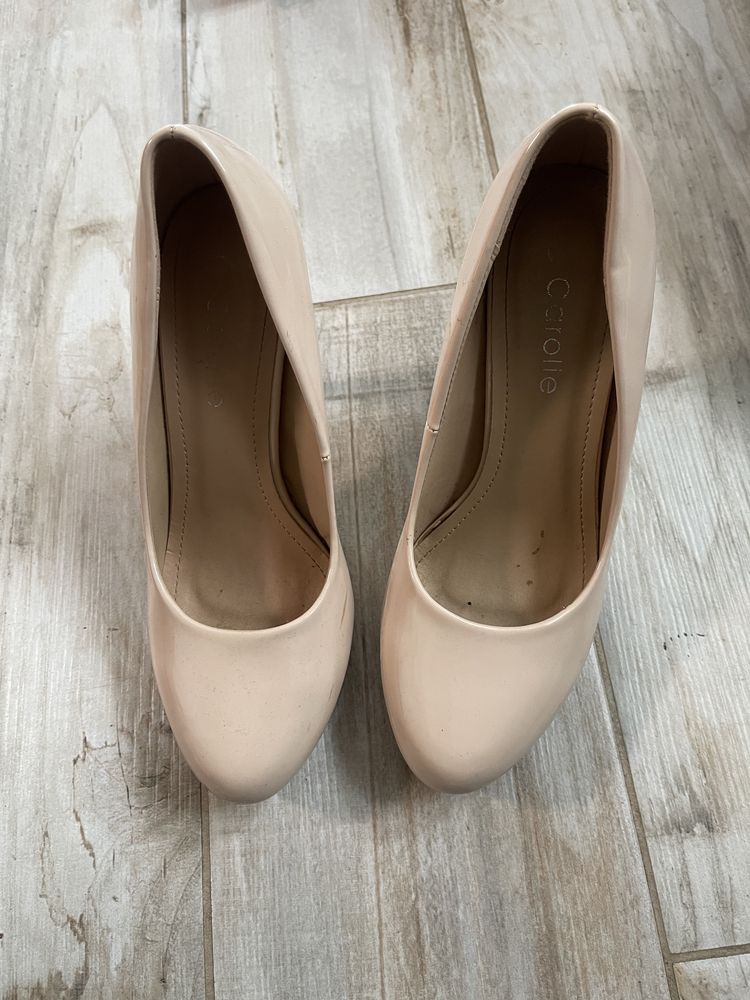 Pantofi cu toc nude