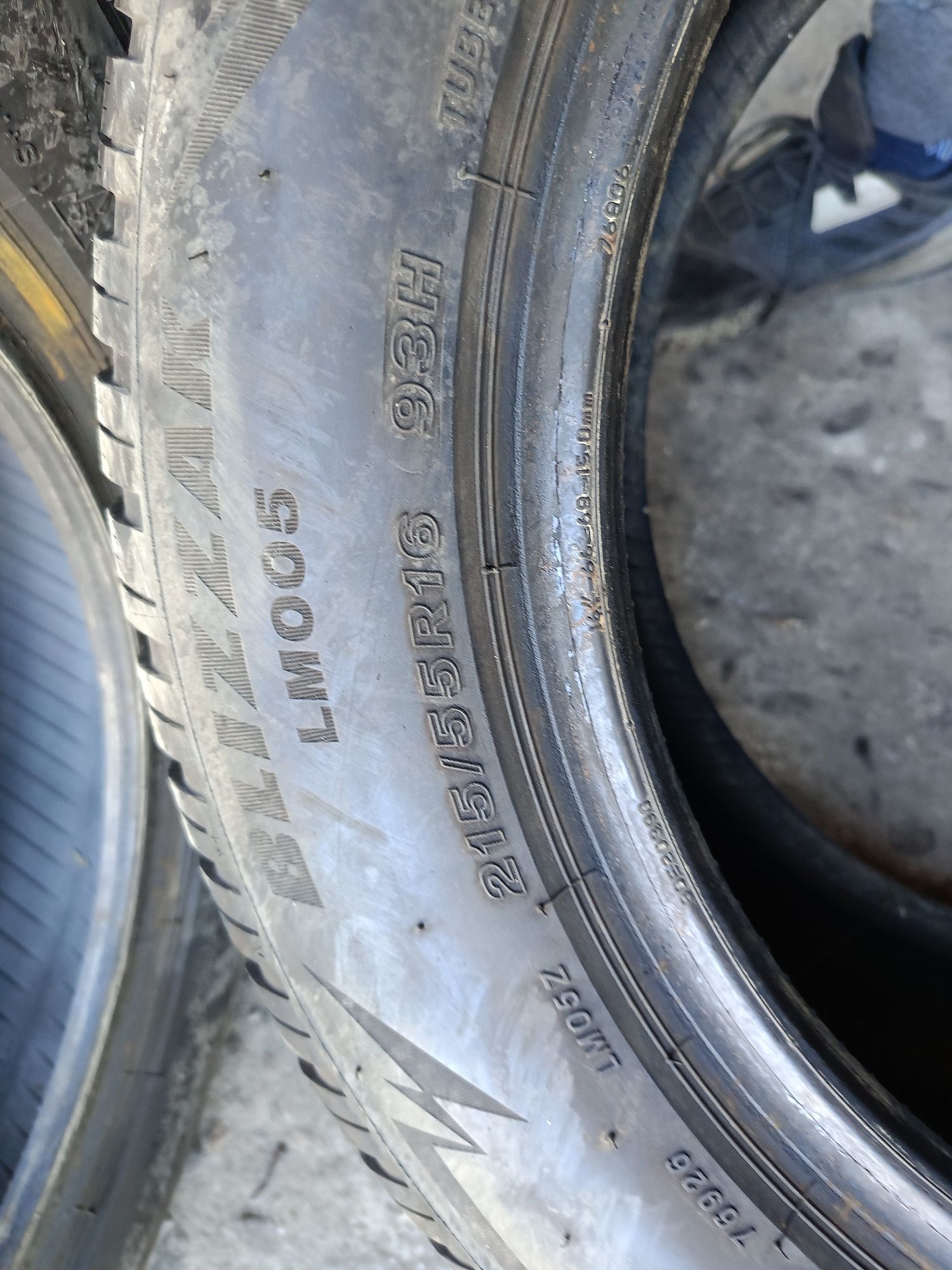 Зимни гуми -2022г.-16цола-215/55-1бр.-110лв."BRIDGESTONE"