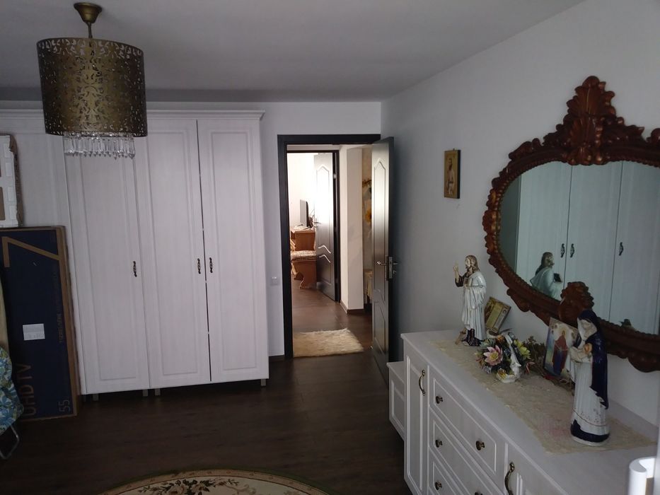 Vând apartament cu 3 camere