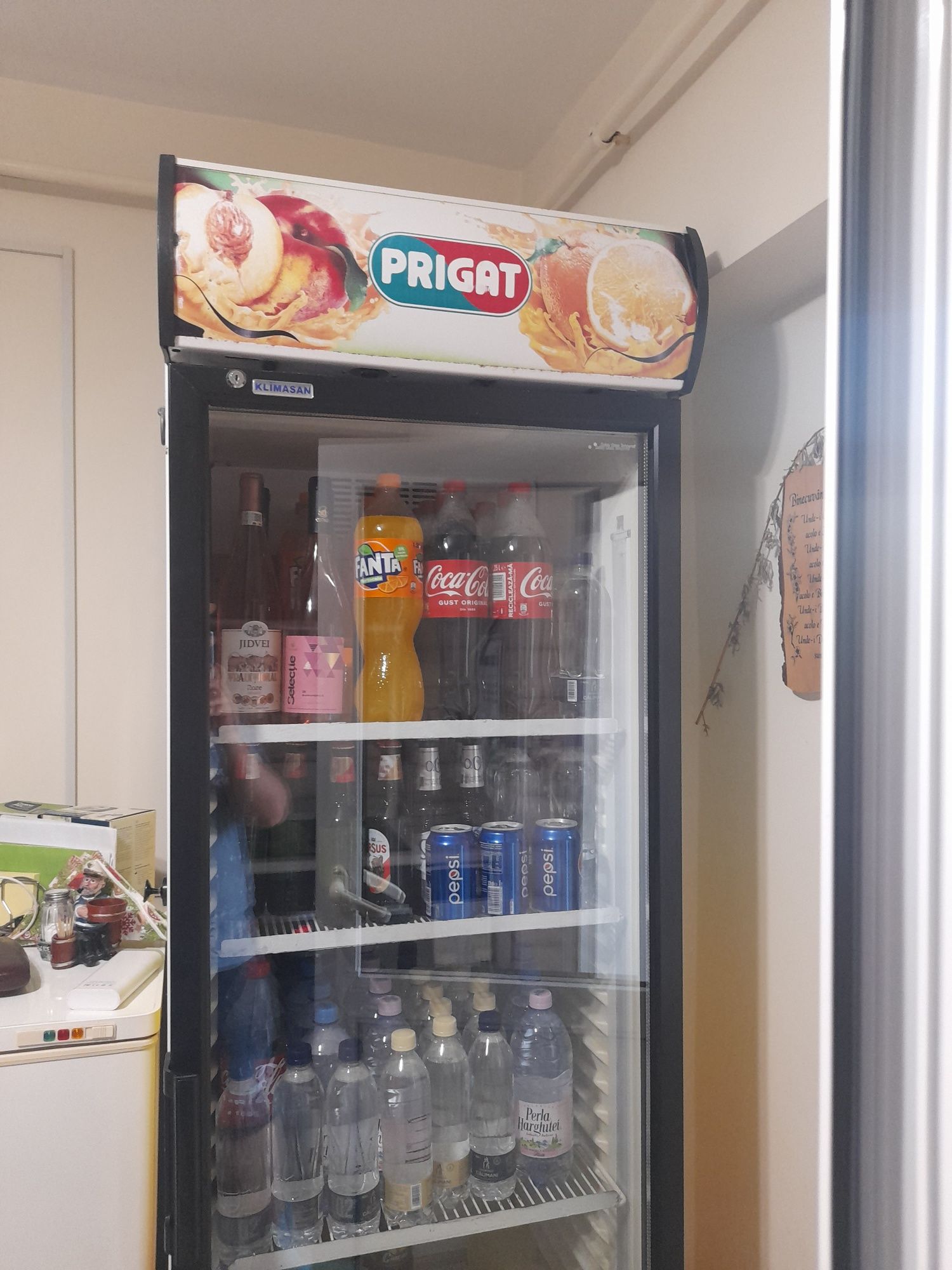 Închiriez vitrine frigorifice