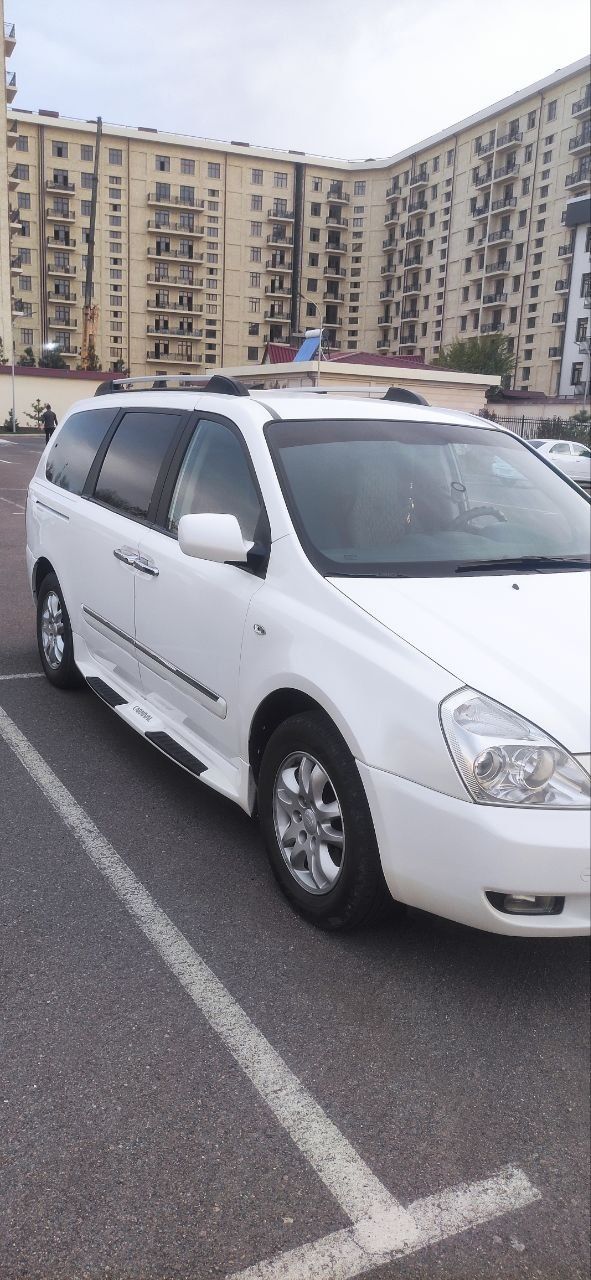 Срочно сотилади KIA Carnival