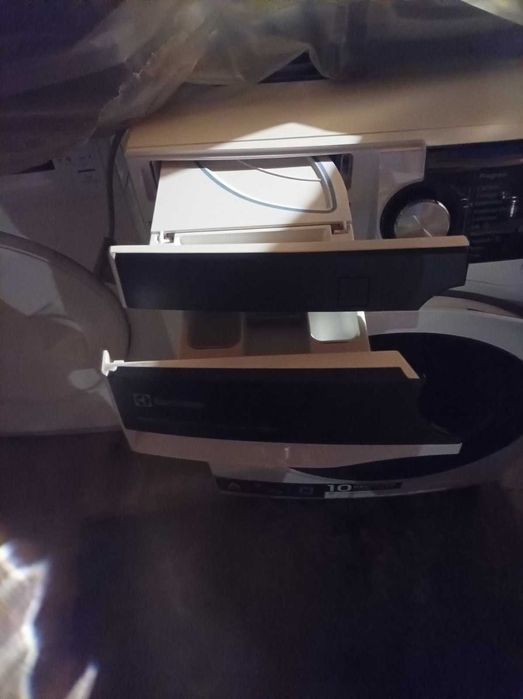 Комбиниран електроуред Пералня и Сушилня Електролукс, Термо Помпа.2023