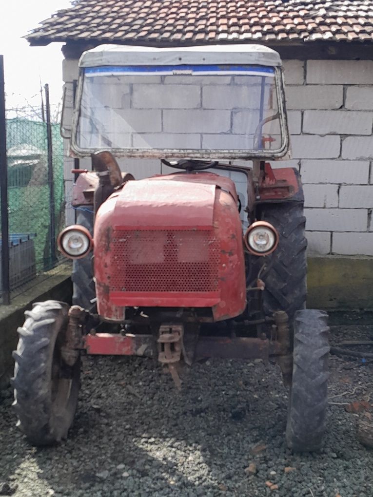 Vand tractor 35 cai