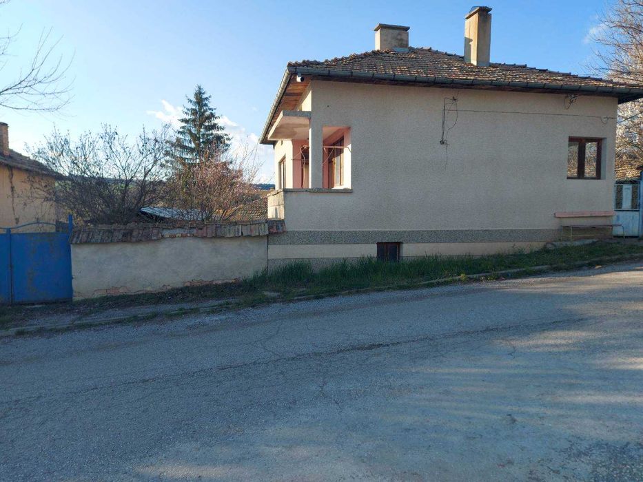 Продава се Къща в с. Ковачевец, Област Търговище - 1000 кв.м за 34 €/кв.м - Снимка #1