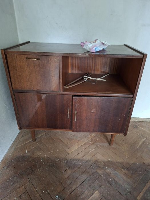 Подаравам стари мебели