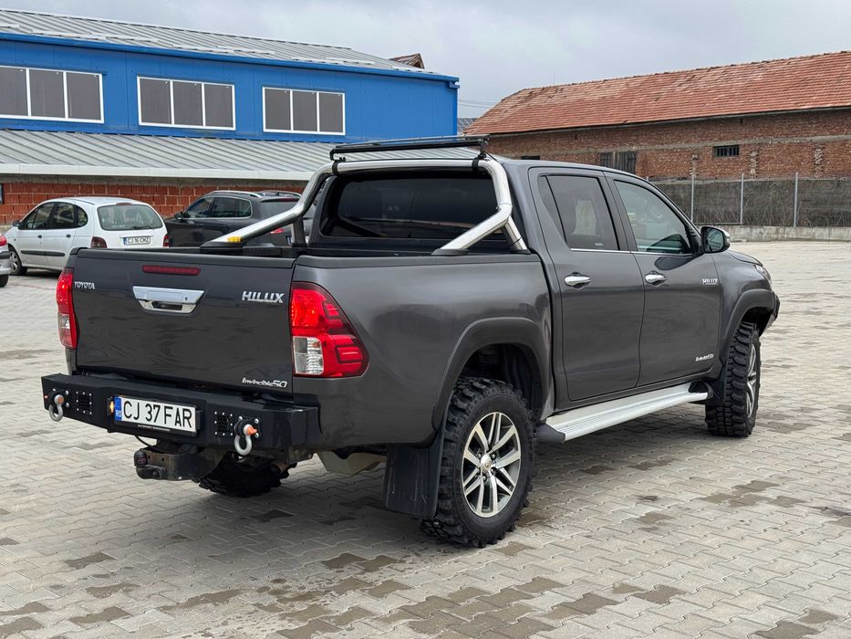 Toyota Hilux Invincible50